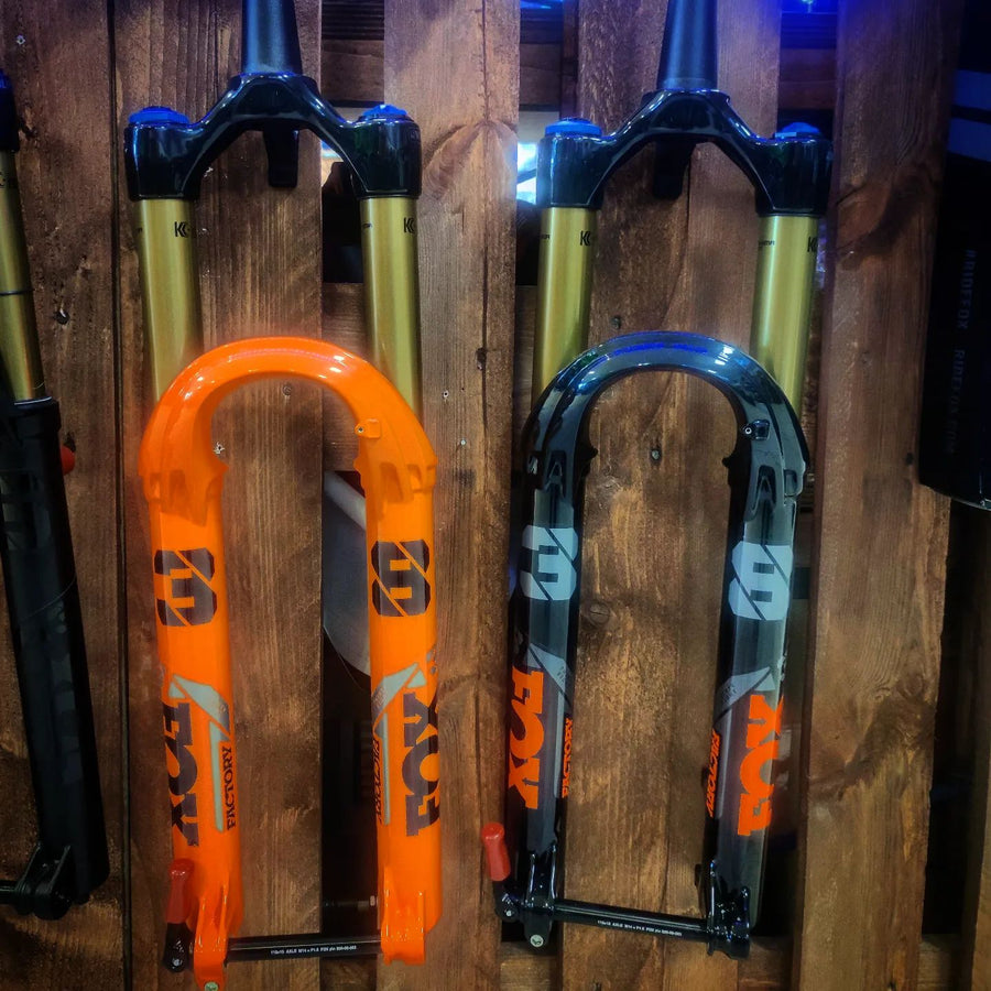 Forcella Fox 38 Factory Grip 2: Innovazione e Prestazioni per MTB