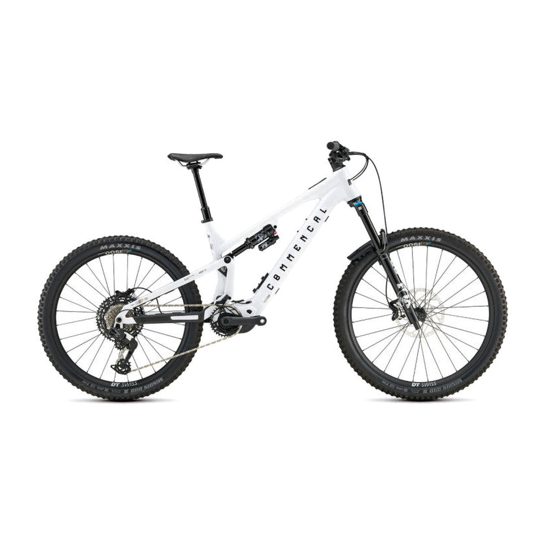 Commencal Meta Power SX Essential 2027 su sfondo bianco