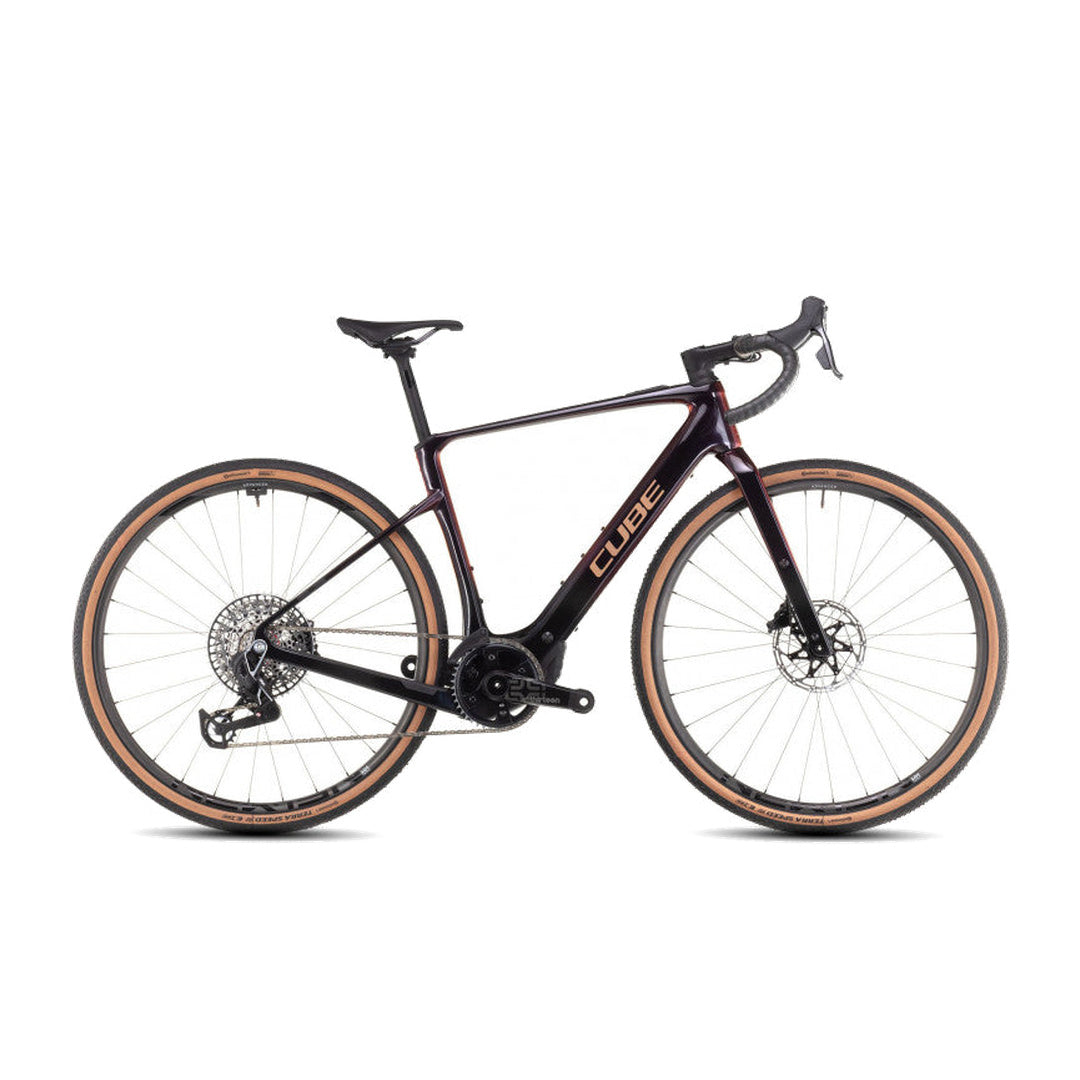 Cube Nuroad Hybrid C:62 SLT 400X su sfondo bianco