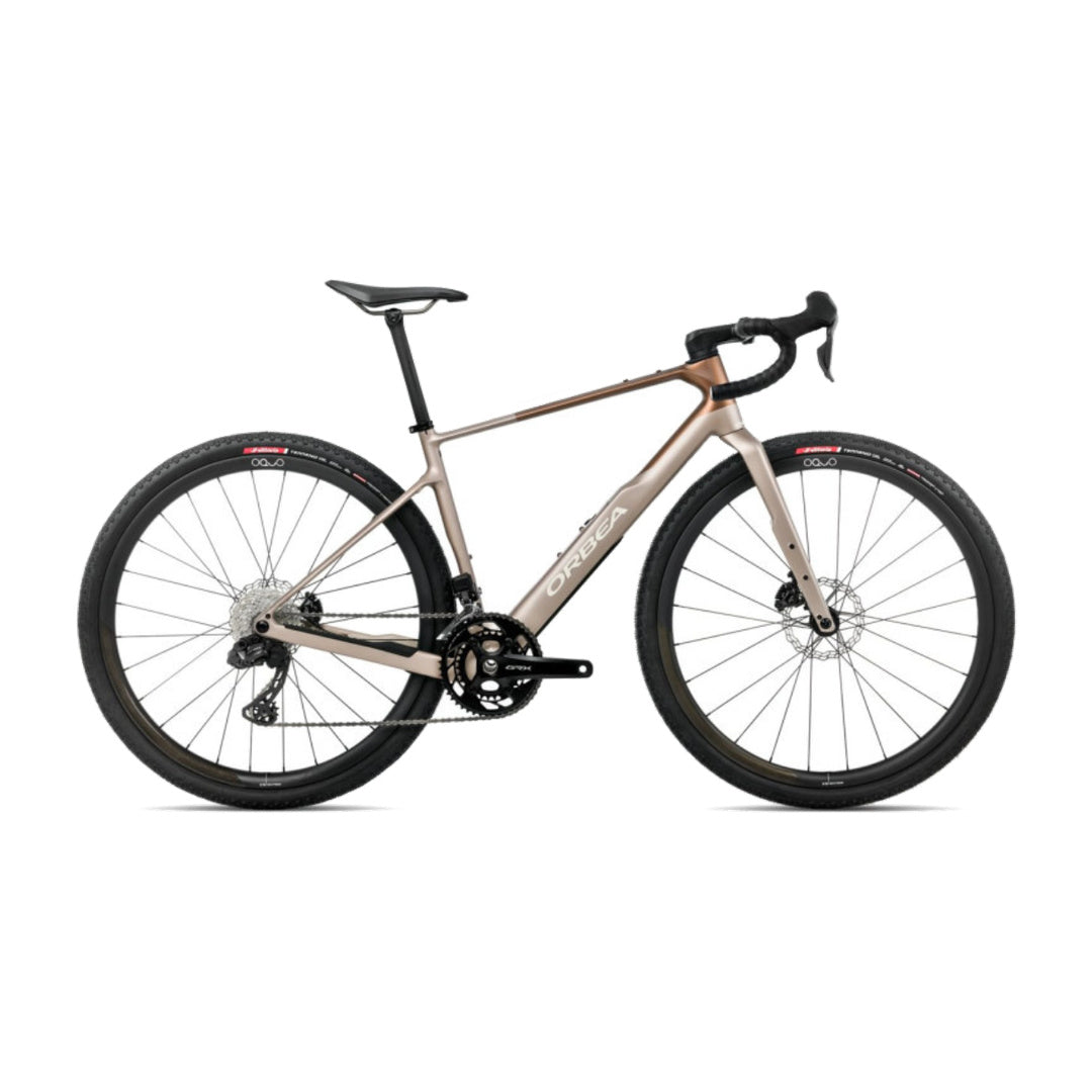 Orbea Terra M20ITeam 2026 Bronzo su sfondo bianco